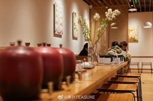 大陸年輕人開始愛泡茶的潮流，近期受到諸多關注。圖為北京的茶館「煮葉」其中一間位於順義的門市。圖／取自微博@煮葉TEASURE