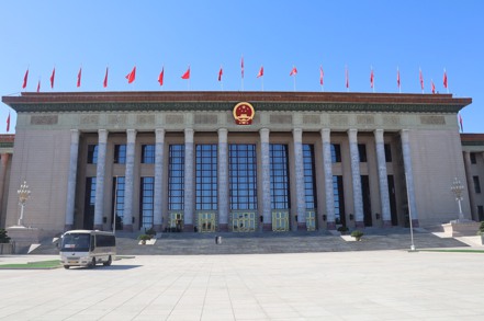 中國大陸的全國人大會議周二開幕。圖為北京的人民大會堂東門。 聯合報系資料庫