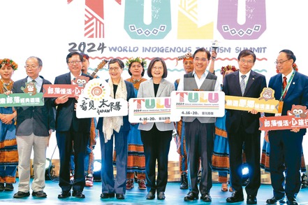 台北國際旅展昨天登場，蔡英文總統（中）出席開幕典禮。 記者曾吉松／攝影