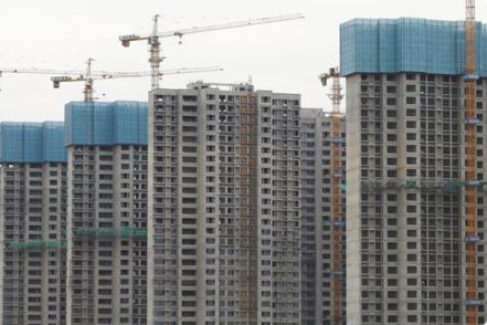 由於中國大陸房地產市場持續低迷，難以償債的大亨陳紅天被接管的香港豪宅以4.18億港元(5,340萬美元)的價格售出。 （美聯社照片）