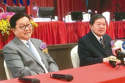 遠東新董事長徐旭東（右）與副董事長席家宜（左）。
記者嚴雅芳／攝影
