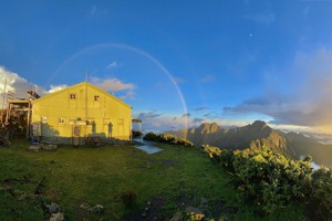 玉山觀測站位於海拔3858公尺，為全台最高門牌。圖／玉山觀測站提供