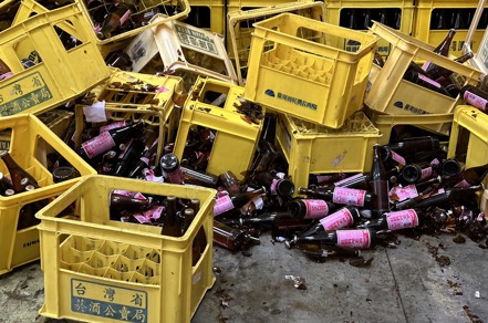 台灣菸酒公司花蓮酒廠損失慘重，各式料理米酒也破裂，至少打破1萬6千打，酒廠初估損失約1400多萬元。記者王思慧／攝影