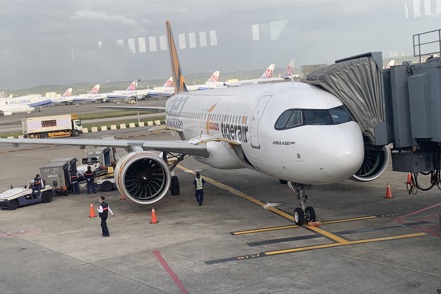 台灣虎航今(14)日IT201航班因機械訊號異常而取消，將提供3,000元台幣以及食宿補助，圖為飛機示意圖，非該航班。記者楊文琪/攝影