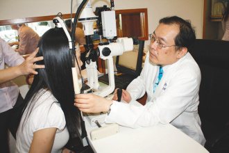 台灣是近視王國，醫師經驗豐富，手術費用也較國外低，每年吸引不少華僑、外國人到台灣接受近視雷射手術。 記者李奕昕╱攝影