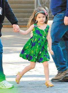 湯姆克魯斯女兒蘇蕊是個愛美的小公主，也是高跟鞋愛好者。 圖／達志影像