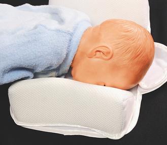 由柔軟纖維材質製成的睡眠固定墊，可能讓嬰兒窒息喪命。 （美聯社）
