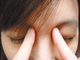 研究表明，是否有黑眼圈，遺傳的作用遠遠大於生活習慣。

