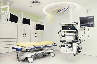 北榮「內視鏡診斷暨治療中心」是全國率先採用「懸臂系統」的檢查室，大幅降低感染機會。（圖／記者蘇健忠／攝影）