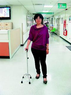 訓練中風患者步行，維持身體功能。 圖／楊嘉豪治療師提供