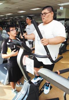 專家認為，運動只是維持體重成果的因素之一，若要減肥，仍要少吃。 記者陳志曲/攝影