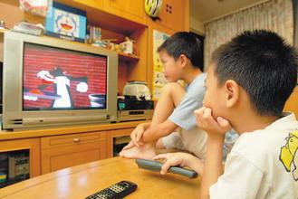 西班牙最新研究顯示，孩子每天看1.5小時電視，睡眠時間就會比不看電視的孩子少，且睡眠品質也會下降。