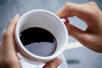 美國研究團隊追蹤八萬人喝咖啡狀況，發現每天喝300cc咖啡的人，可降低糖尿病風險20%。