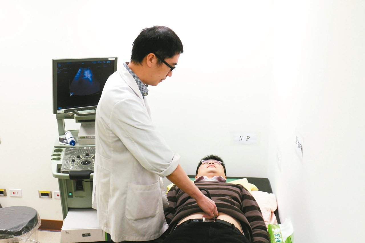 亞東醫院舉辦免費腹部超音波檢查腎臟。