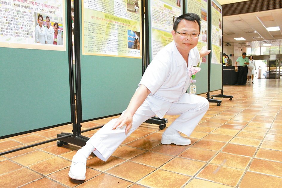 台北榮總副護理長林玄昇是太極拳教練，為了緩解精神病患情緒，帶著病人打拳。