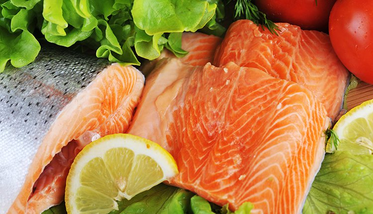 飲食中可以適量攝取核桃、亞麻仁油，沙丁魚、鮭魚等深海魚，以上食物含有豐富的omega-3多元不飽和脂肪酸，可以減緩身體的發炎反應。