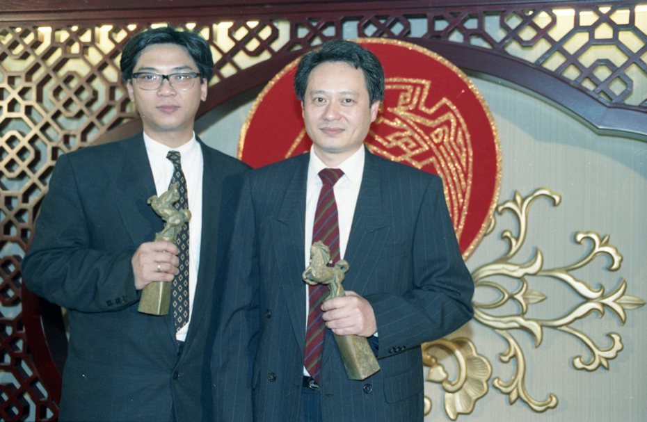 1991年李安（右）以「推手」和關錦鵬「阮玲玉」同時獲頒金馬獎評審團特別獎。 本報資料照片