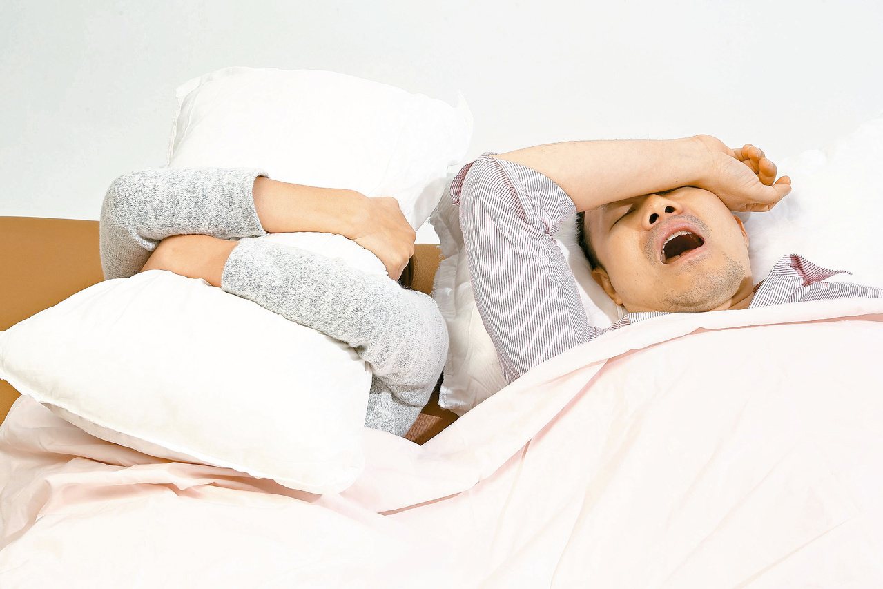 夜晚睡眠品質不佳，隔日醒來常會精神不繼、起床頭痛。