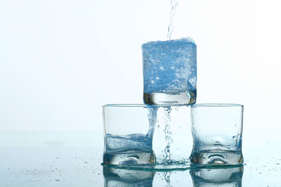 水是加拿大飲食指南最推薦的飲料。