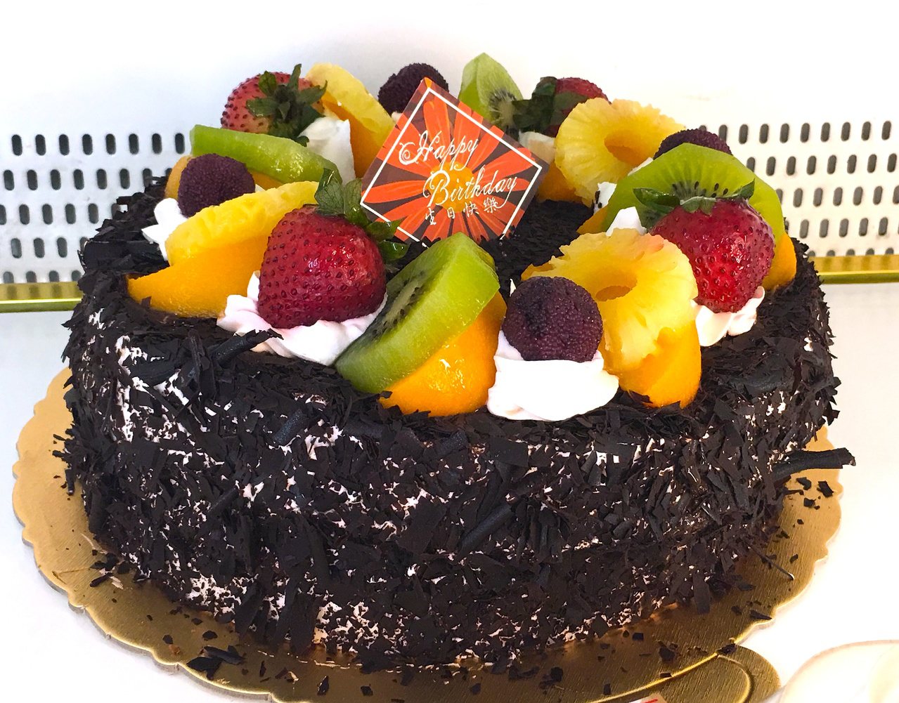 情人節來塊黑森林巧克力蛋糕傳達濃情蜜意，小心熱量與糖分過高。記者江慧珺／攝影