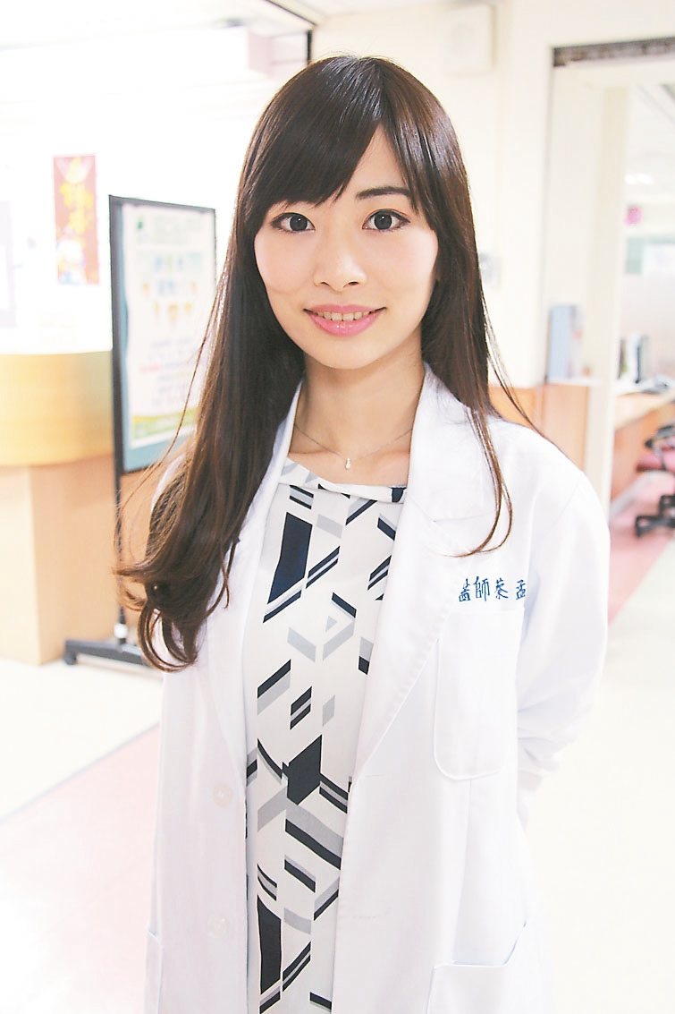 台東醫院醫師蔡孟璇有感於台東女性害羞接受子宮頸抹片檢查，主動投入該服務。