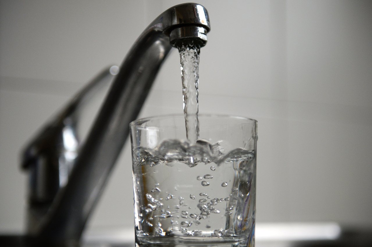 家中停水後恢復供水，最好先打開水龍頭流數分鐘再取用。（Getty Images）