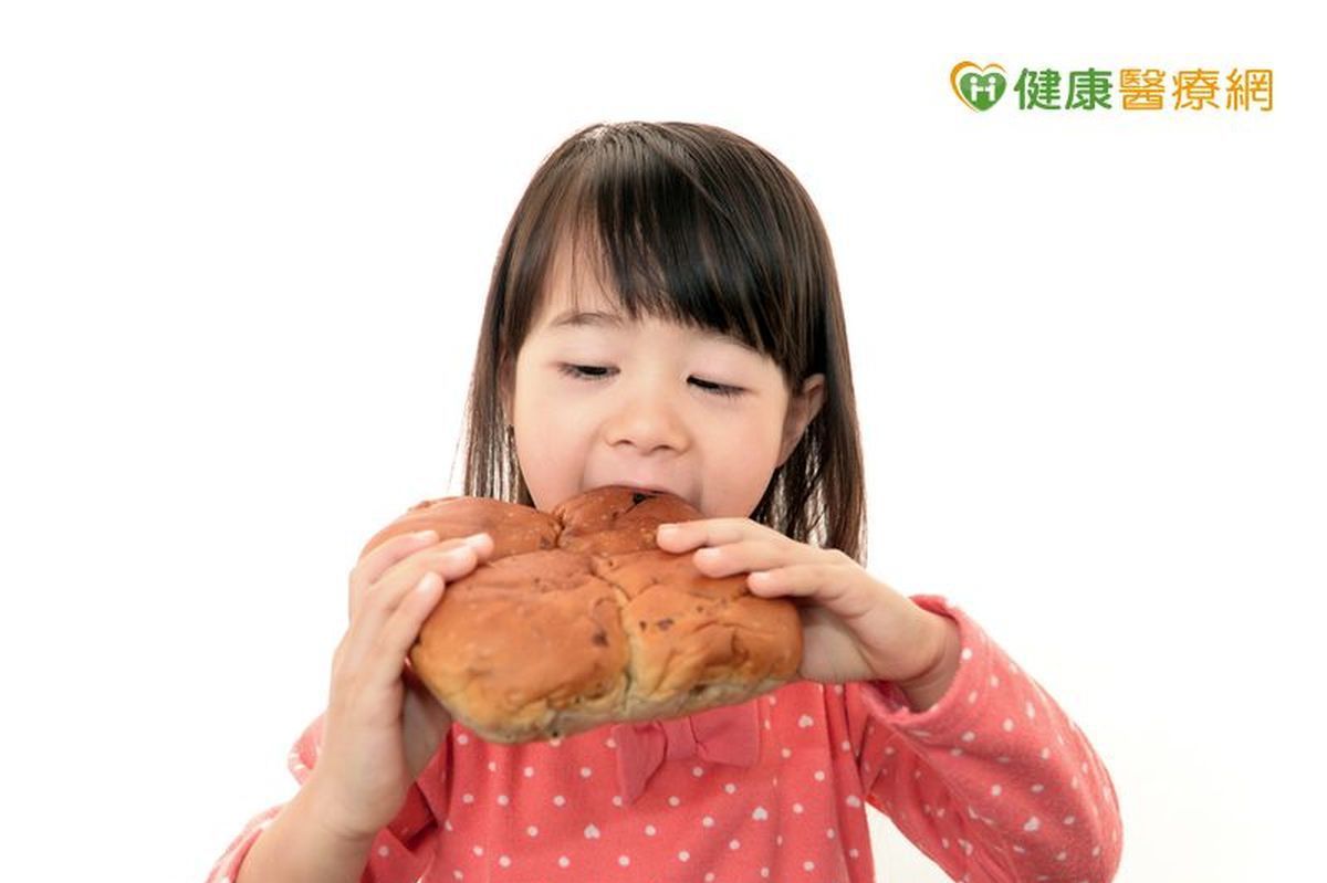 國外研究顯示，在麵包中加入燕麥，可幫助降低壞膽固醇等指標。