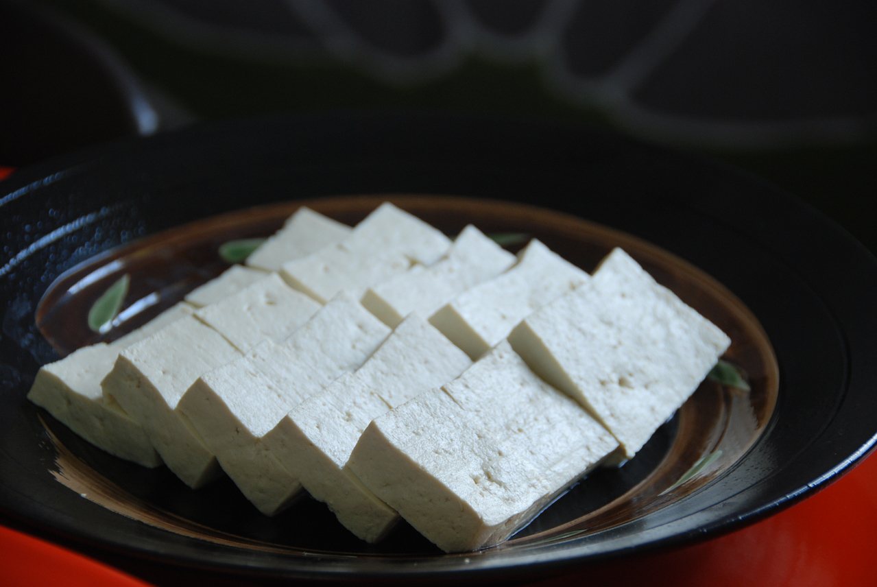 北市火鍋店的豆腐與凍豆腐被衛生局檢出殘留防腐劑。此為示意圖。