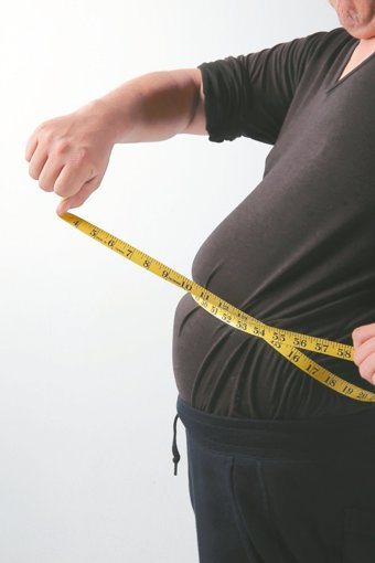 腹圍超標是代謝症候群的指標之一。圖／本報系資料照