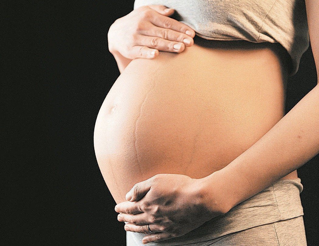 「胎盤早期剝離」是「胎死腹中」最常見的原因之一，發生率約1%，一發生卻可能要人命，有醫師建議相關指導宜納入孕婦手冊。本報系資料照
