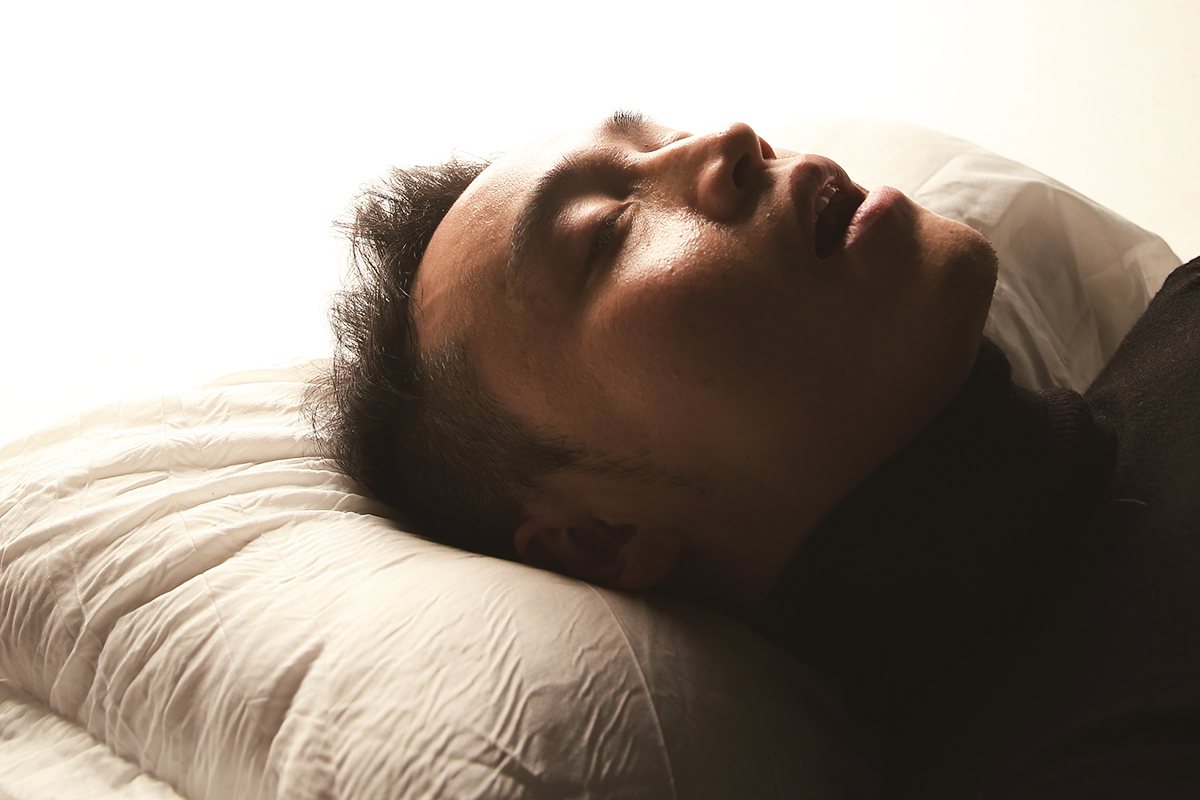 睡覺時，枕邊人鼾聲不斷，打鼾者可能暴露於心血管疾病風險中。