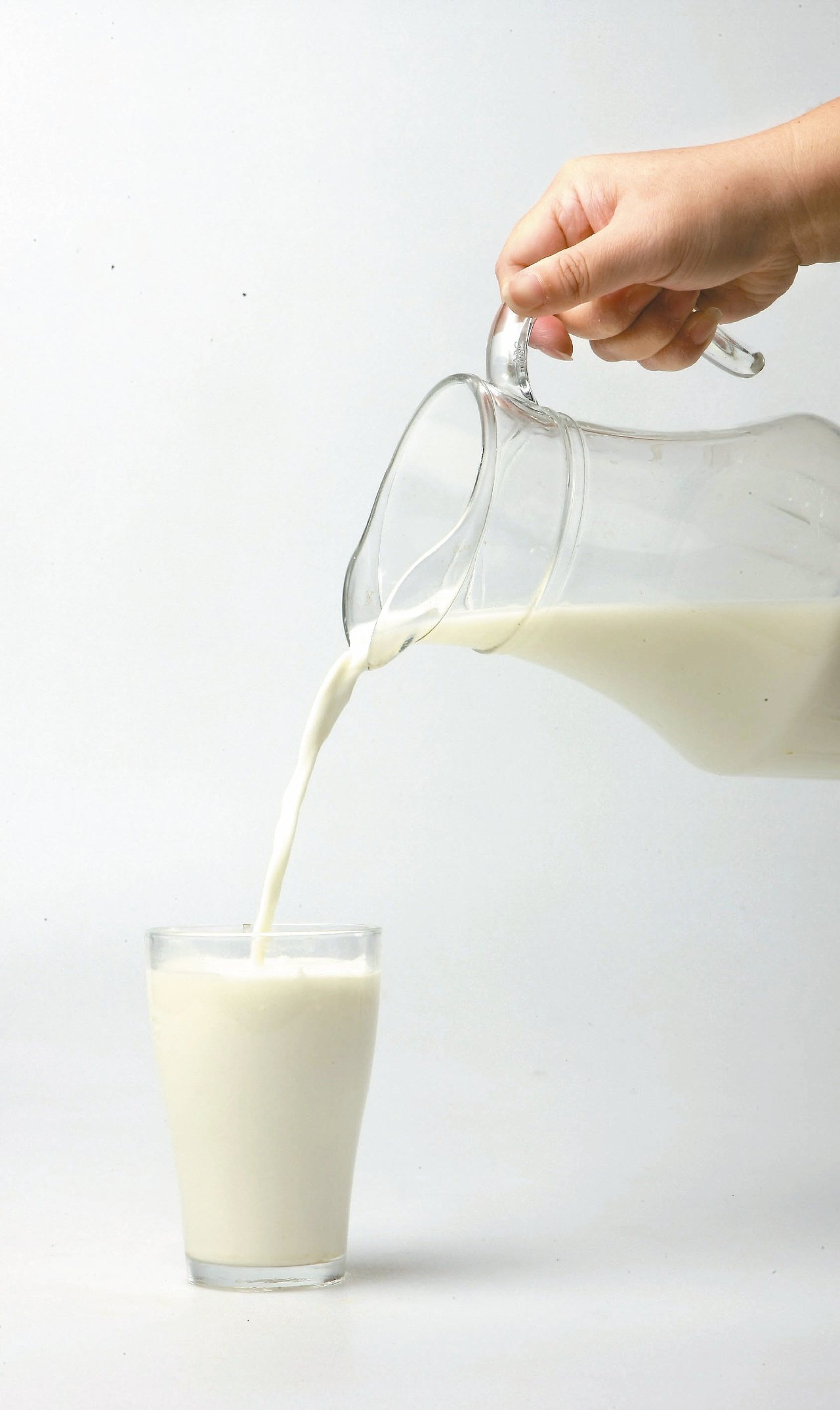 乳糖不耐症可能是台灣民眾少喝乳品原因；營養師建議，乳糖不耐者可先攝取少量乳品、優酪乳及優格，再慢慢增量，有助改善腹瀉、脹氣症狀。