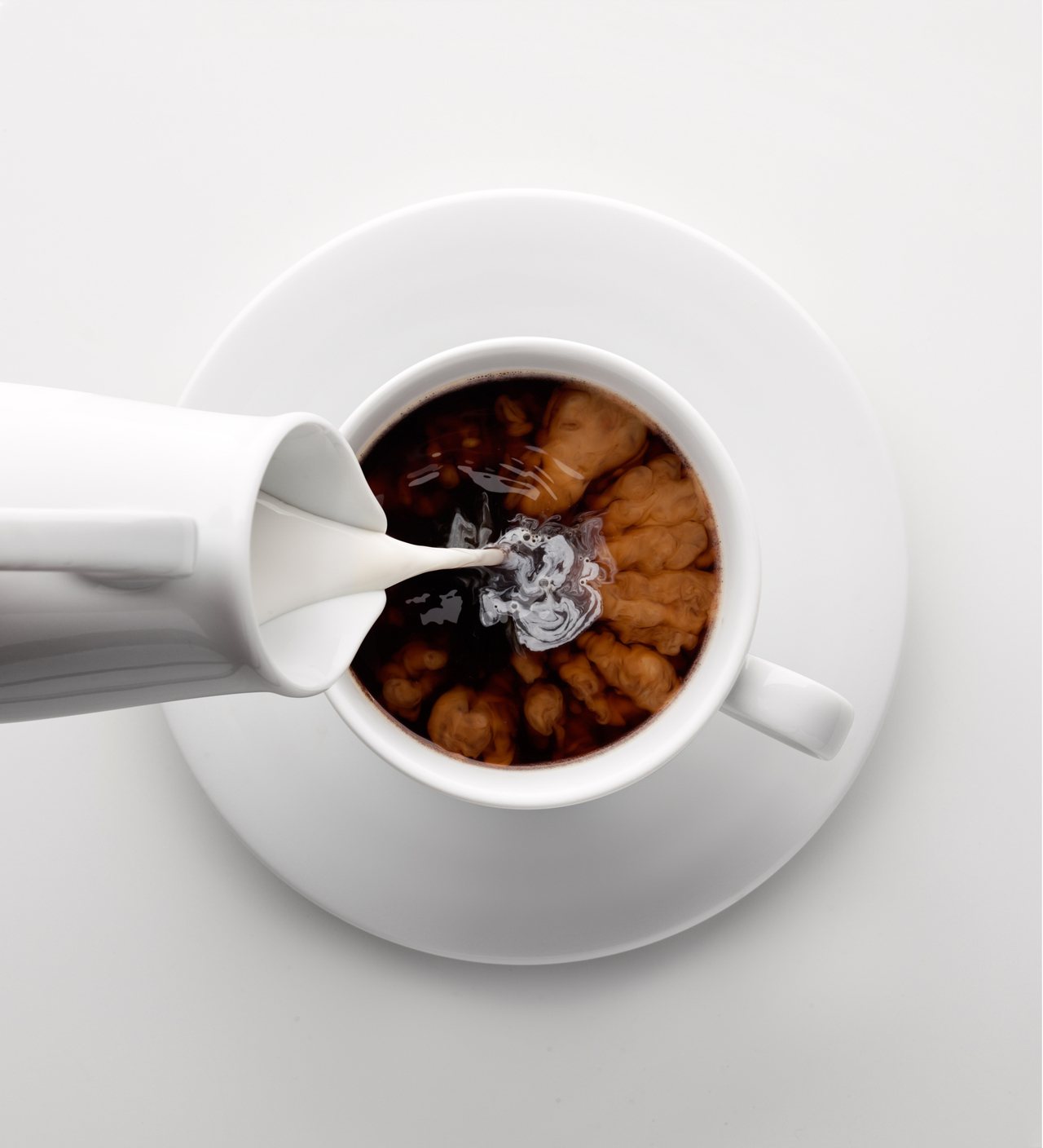 每天攝入400毫克（mg）的咖啡因是可接受範圍，以較淡的美式咖啡來說，每杯240cc大約含有100-180毫克的咖啡因，每天喝2-3杯為限，最好不要超過。