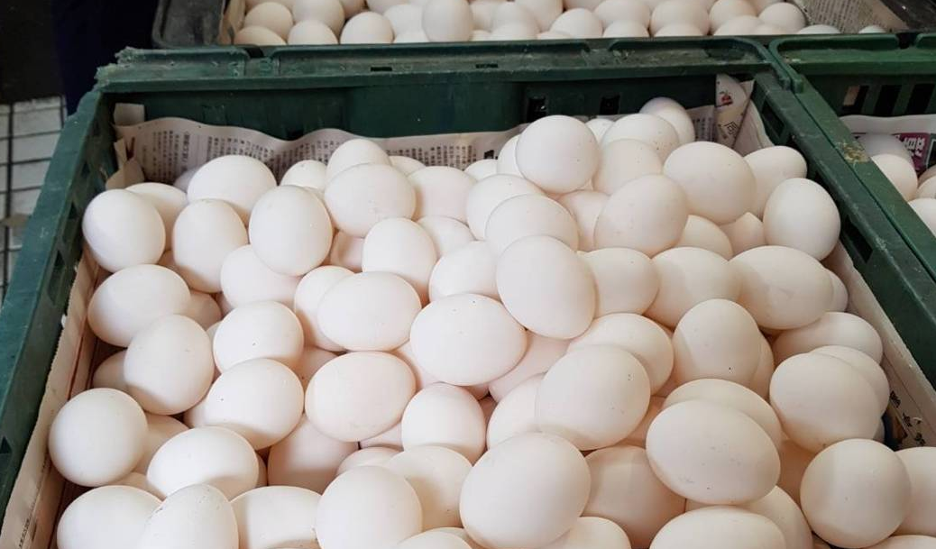 國內傳出含有殺蟲劑成分芬普尼（fipronil）的毒雞蛋，彰化3家蛋雞場場分別被驗出含有每公斤5微克、22微克、153微克的量。聯合報系資料照