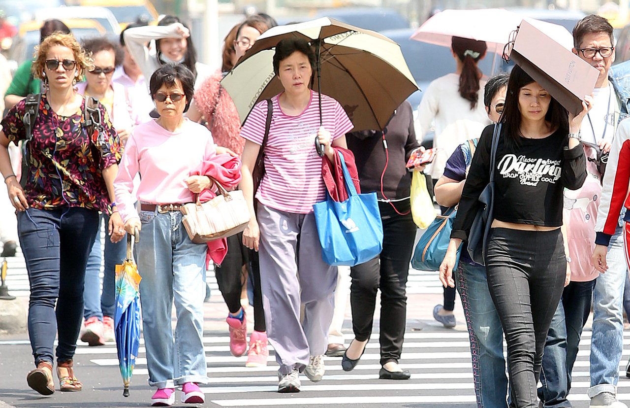 今年8月，台北市連續10天以上最高溫超過36度，打破氣象局成立120年來紀錄。