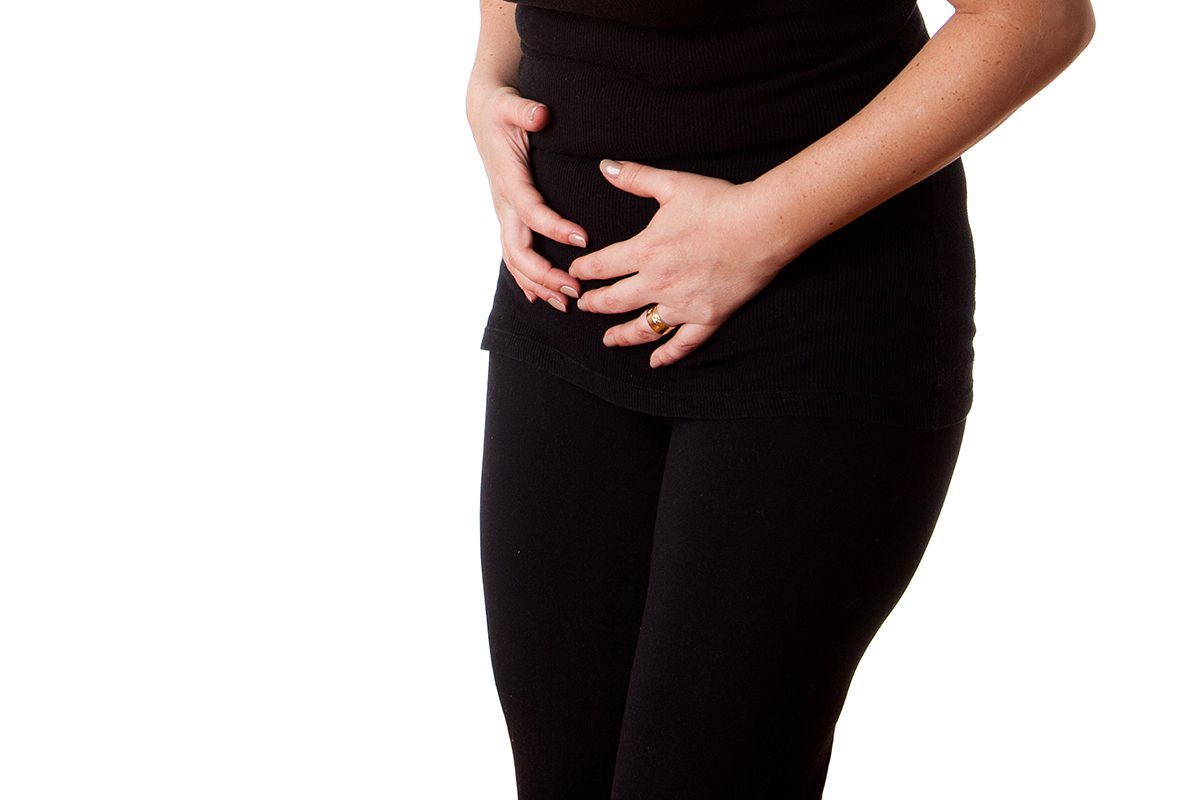 膽結石常見右上腹部疼痛，很多人會以為是胃腸出問題。若老在飯後悶痛、刺痛，應懷疑可能是膽結石。