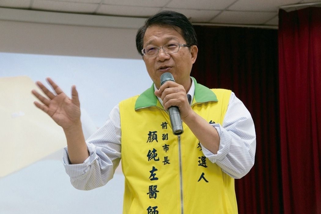 曾任內科醫師、前後擔任12年的台南縣副縣長與台南市副市長的顏純左，因長期致力於毒品防治、愛滋防治與降低竊盜犯罪率，獲得醫奉獎個人獎殊榮。聯合報系資料照。