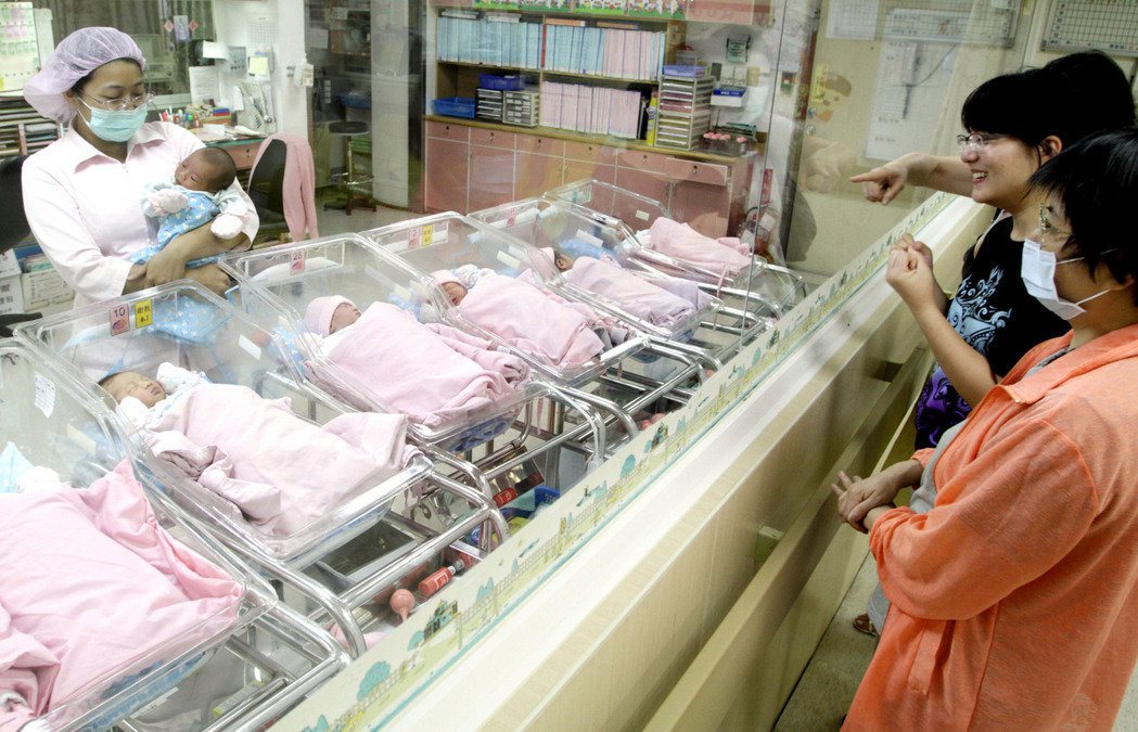 近來國內調查指出，2000名20至40歲育齡女性，近75％認為母嬰同室應由產婦決定，或根本不須母嬰同室。圖／報系資料照