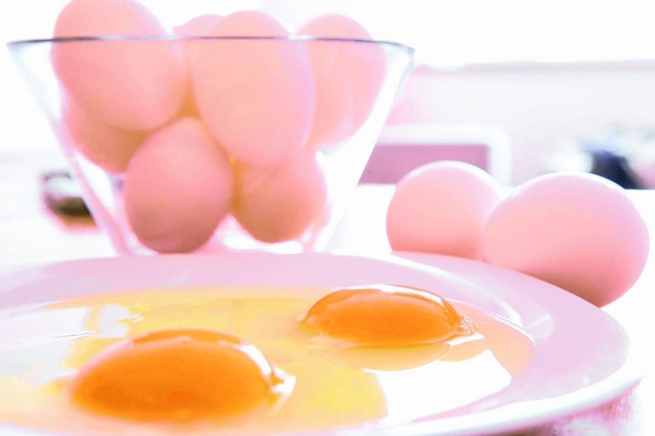 蛋含膽固醇，不能吃太多。