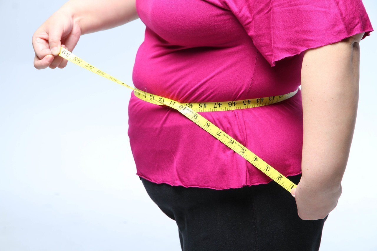 美國研究發現，肥胖對於健康的影響比吸菸還嚴重。聯合報系資料照／記者陳俊吉攝影

