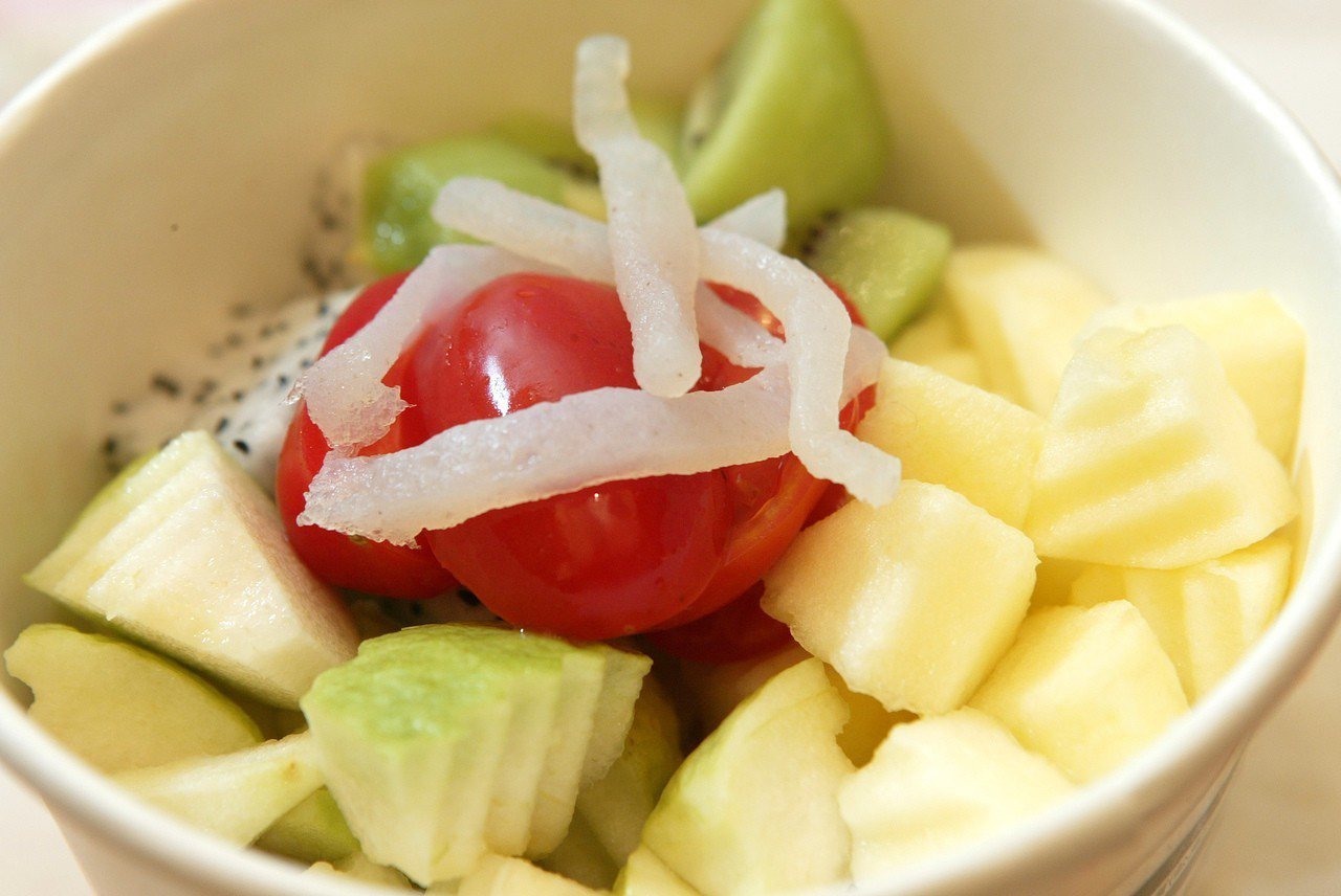 台灣水果甜度高，若當成正餐又不搭配運動，容易造成脂肪肝。