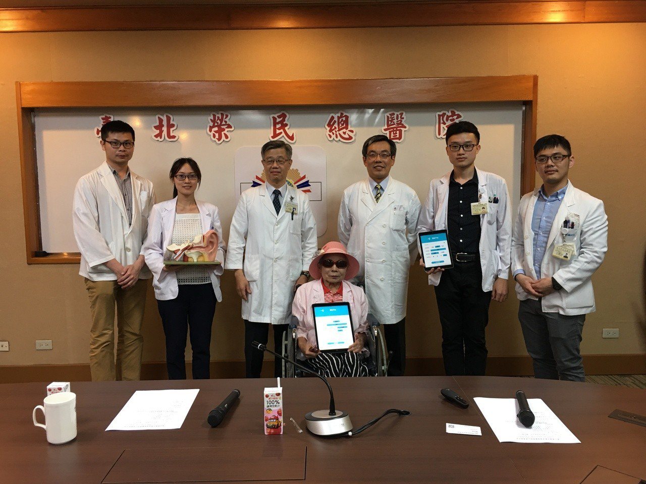 台北榮總研發「聽能平台」App，讓戴助聽器的長輩不用再跑醫院，在家用手機就能進行聽力及適應訓練。 記者鄧桂芬/攝影