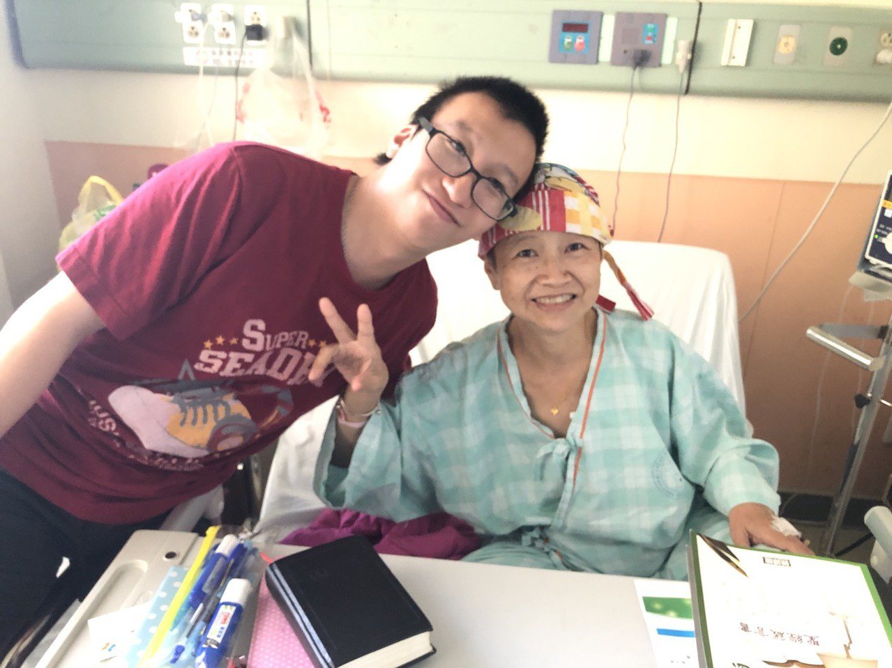 孫女士（右）樂觀抗癌，如今腫瘤獲得控制。圖／孫女士提供