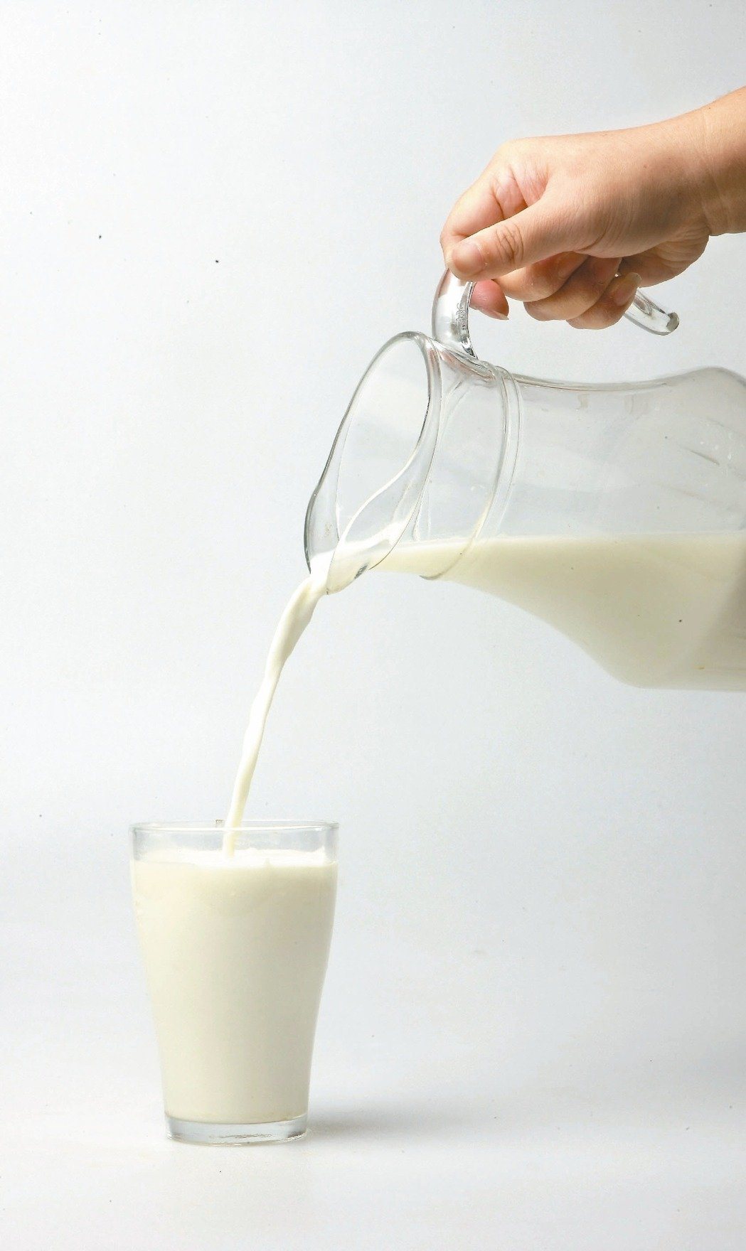 營養師林世航說，羊奶含鈣量不輸牛奶，也是非常好的補鈣來源之一，每天喝1.5杯羊奶，約能補充每日鈣質攝取建議量的五成。 聯合報系資料照