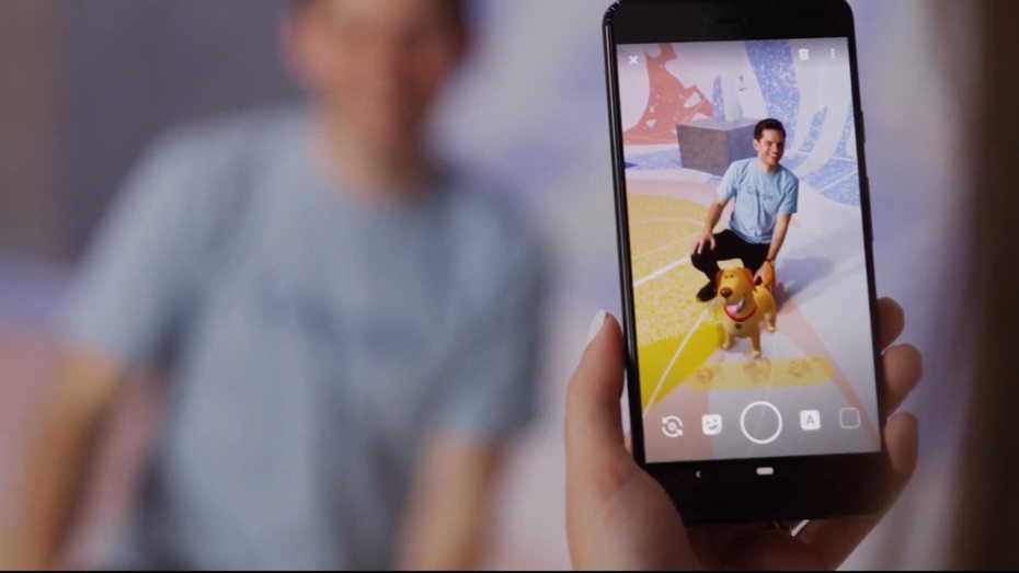 Google Pixel 3系列的「Playground」功能可在相片、影片中加入會做出反應的AR虛擬角色。圖／摘自Made by Google YouTube頻道