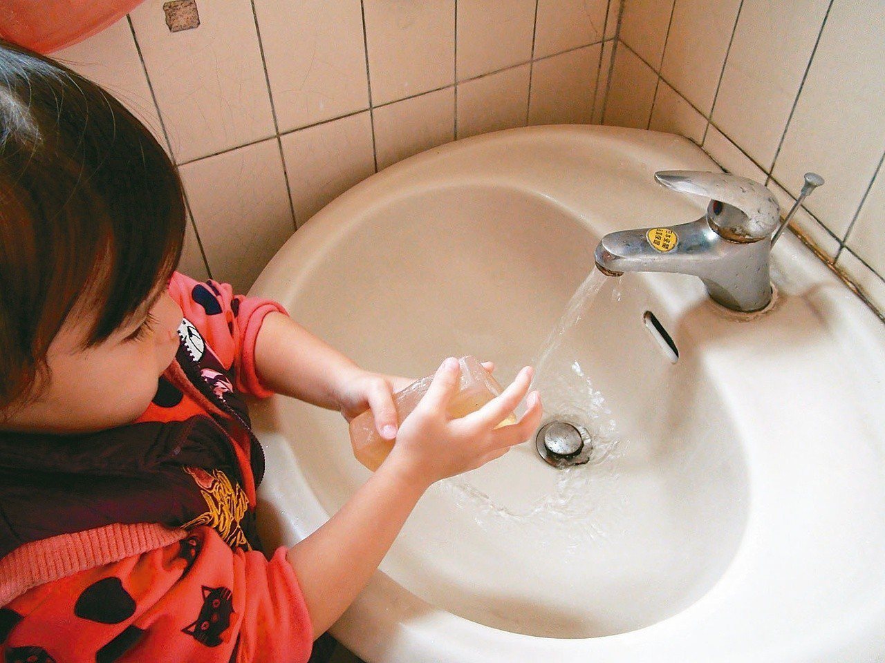 幼兒是流感高風險族群，醫師提醒家長，除了接種流感之外，一定要讓孩子養成成卻洗手習慣，做好個人衛生。