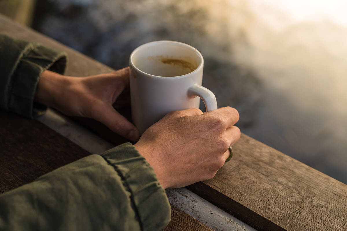 請把第一杯咖啡留到現在才喝。別一起床就喝咖啡，因為皮質醇會自然喚醒你。晚點喝，才會感受到攝取咖啡因帶來的好處。