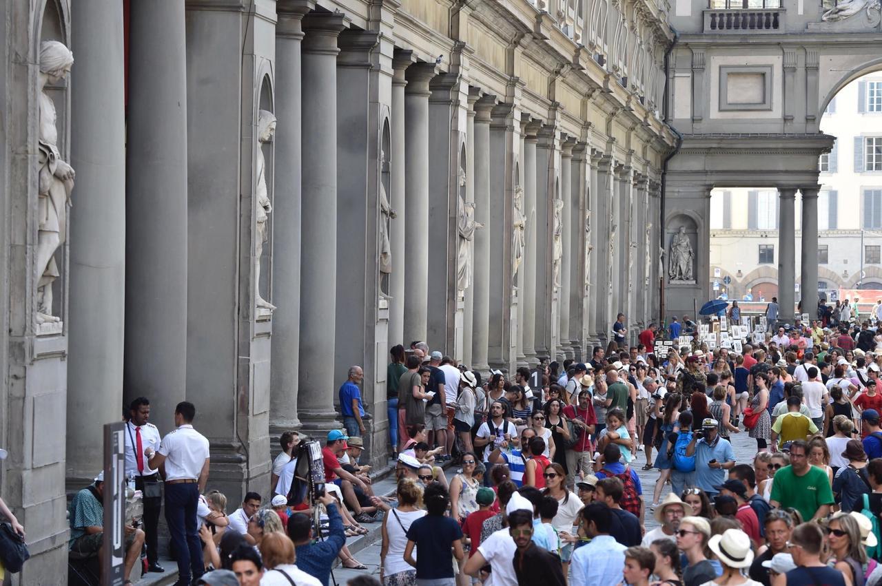義大利烏菲茲美術館擬定辦法，希望解決館內館外的大量遊客。美聯社