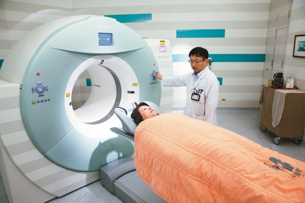 新光醫院斥資億元採購更新款「正子斷層造影」（PET/CT），50分鐘就可完成全身性造影。