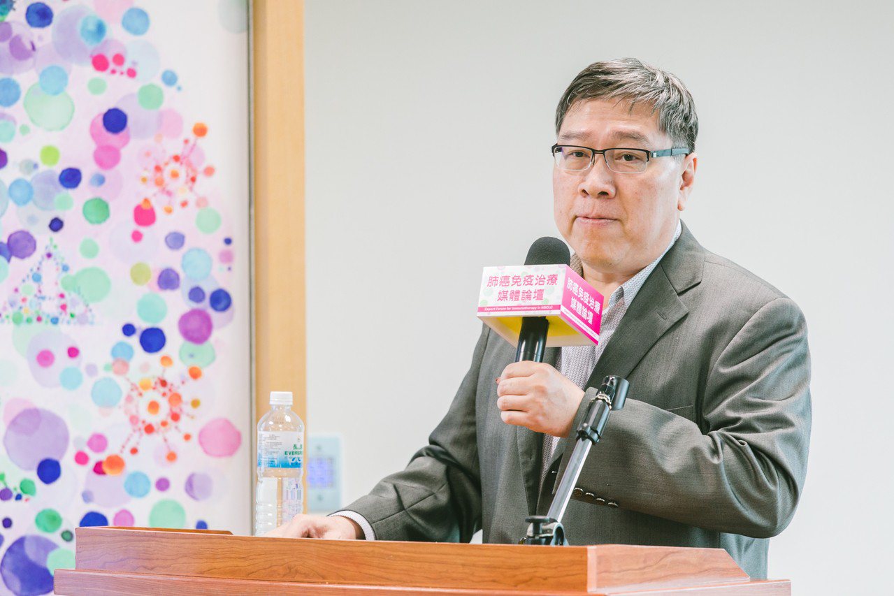 台灣肺癌學會理事長陳育民期待健保署能夠加速免疫療法給付的審議腳步，造福晚期肺癌等病友。